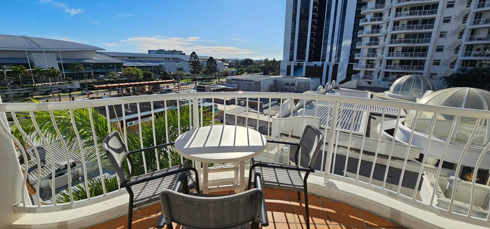 Broadbeach Holiday Apartments Gold Coast Exterior photo